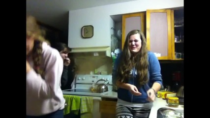 Teen Girls do The Cinnamon Challenge
