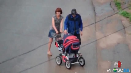 Родители на щайга с детска количка