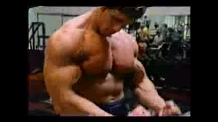 Аrnold Schwarzenegger - Тренира Бицепс