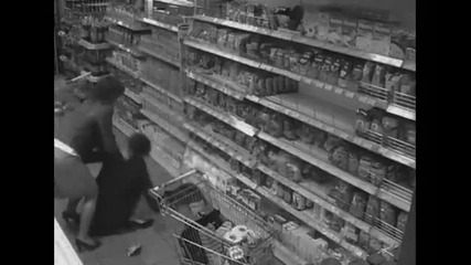 Женски бой в супермаркет