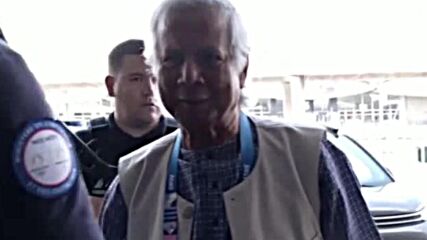 Нобелов лауреат тръгна от Париж към Бангладеш да оглави властта
