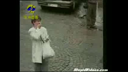 Скрита Камера - Пикаеща Статуя