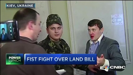 Така се решават споровете в парламента на Украйна