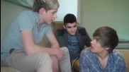 One Direction - Liam Payne, Niall Horan and Zayn Malik отговарят на въпроси на Sugarscape