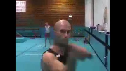Супер трюки (чемпион паркура Damien Walters) 