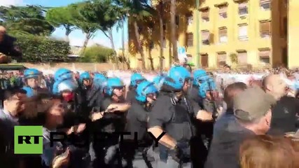 Italy: Students scuffle with police after Sapienza University closes to host tech fair