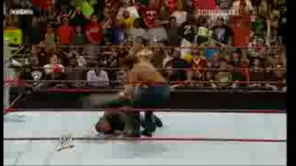 Wwe 8/6/09 - Triple H се завръща и пребива Legacy !