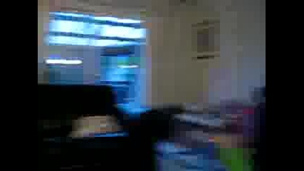 Бебе се смее Много яко