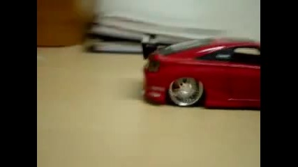 много готина червена celica 