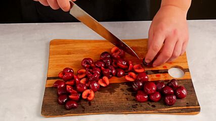 Cheesecake with cherries