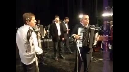 Зад кулисите