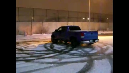 Toyota Tundra drift snow
