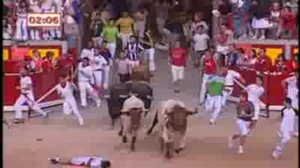 Най - опасният фестивал в света - бягане от бикове