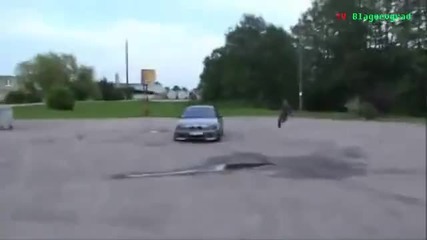 Баба прави дрифт с Bmw