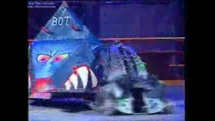 Razer vs Aggrobot (robot Wars Battle)