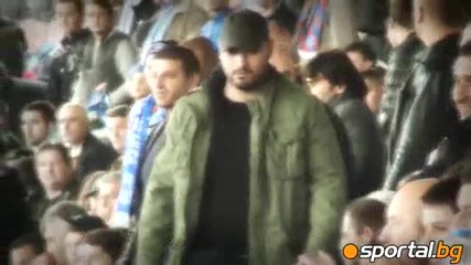 28.10.2011 Левскари изгониха Радуканов и Светльо Петров от местата им, целят ги с бутилка
