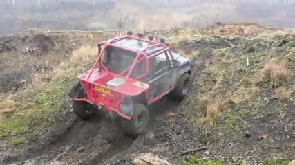 Land Rovers Lada Niva play 39 King of the hill 39