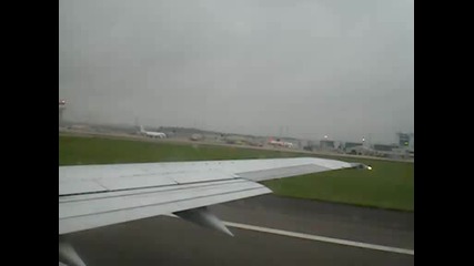 Самолет Излита От Gatwick Airport В Англия Към Варна