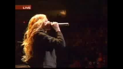 Avril Lavigne - Sk8er Boy (Live)