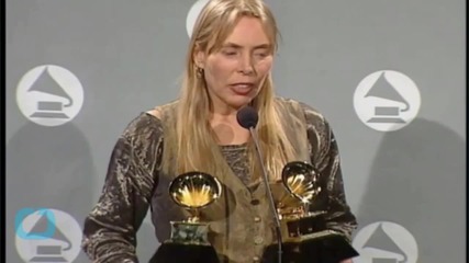Joni Mitchell Growing 'Stronger Each Day,' Still Hospitalized