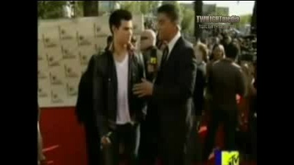 Taylor Lautner Mtv Movie Awards Red Carpet