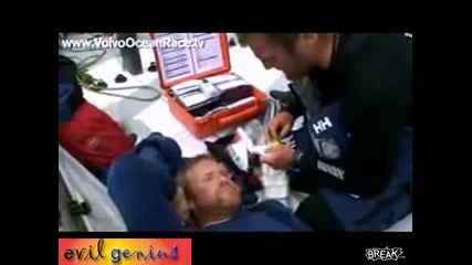 Тъпак Се Удря Много Жестоко В Главата!