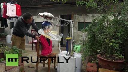 China: Inventor presents "hair-washing machine" after years of experimentation