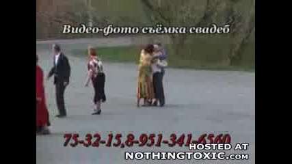 Смях !руски пияни сватбари се млатят 