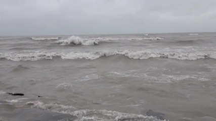 Огромни вълни след буря