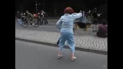 Баба попада в ритъм
