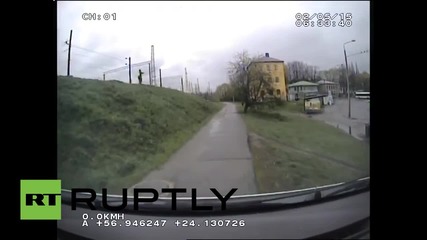 Полицаи преследват глиган по улиците на Рига