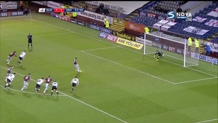 Бърнли развенча Дарби, 2 дузпи и автогол помогнаха