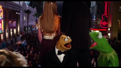 'waldorf & Statler' Bonus Clip - Muppets Most Wanted