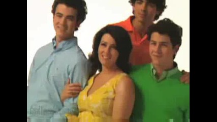 Jonas Brothers Love Their Mom!