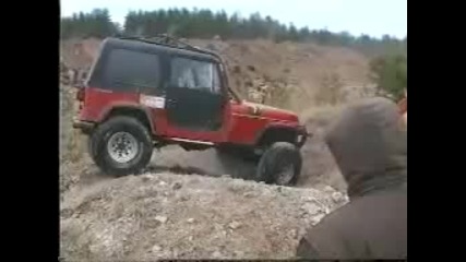 Jeep Wrangler preminava reka