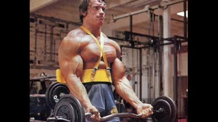 Момиче Се Бъзика С Arnold Schwarzenegerr