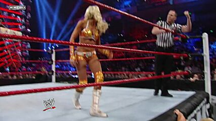 Beth Phoenix vs. Kelly Kelly - Divas Title Match: WWE TLC 2011 (Full Match)