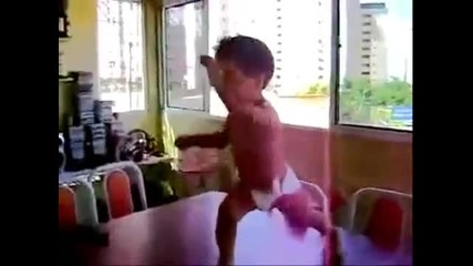 малкия играе мазен кючек