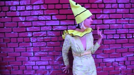 Rykarda Parasol - The Cloak of Comedy