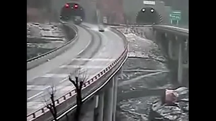 Смъртоносен завой / Истински аквапланинг