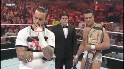 Cm Punk Смешен момент с Английската публика - Wwe Raw 11/7/11