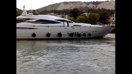Супер Луксозна Яхта на Армеец в Балчик :) 