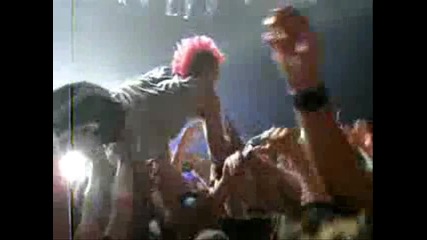 Drowning Pool - Jared Leto in the crowd 