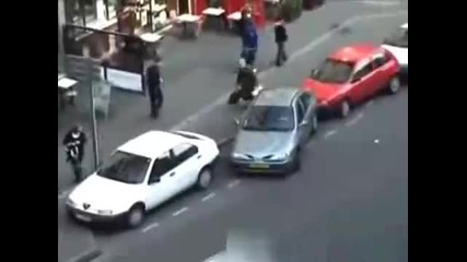 Най - смешното паркирване в света!!!! 