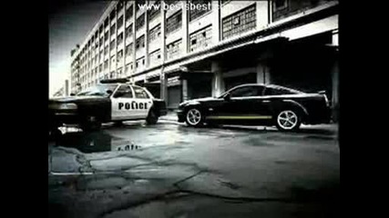 Полицията преследва Форд Мустанг