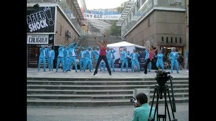 Сини хора танцуват в Пловдив