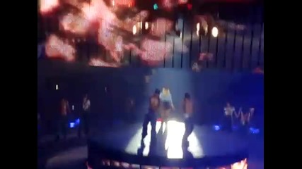 Britney Spears - Womanizer (live at Adelaide Entertainment Centre)