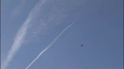 Обикновeнни самолетни следи срещу Химически самолетни следи 