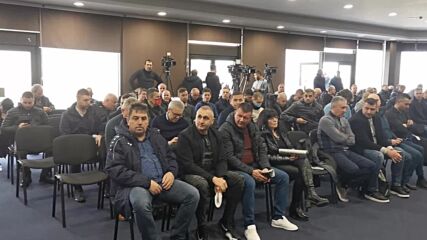 Ето колко са присъстващите на резервираната от Бербатов зала