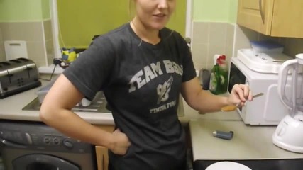 Sexy bitch does cinnamon challenge!